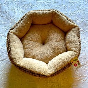 💥NWOT💥 Plush Pet Bed